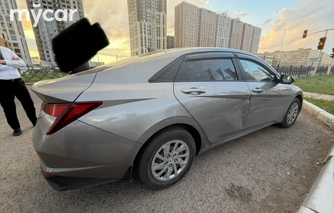 Hyundai Elantra 2021
