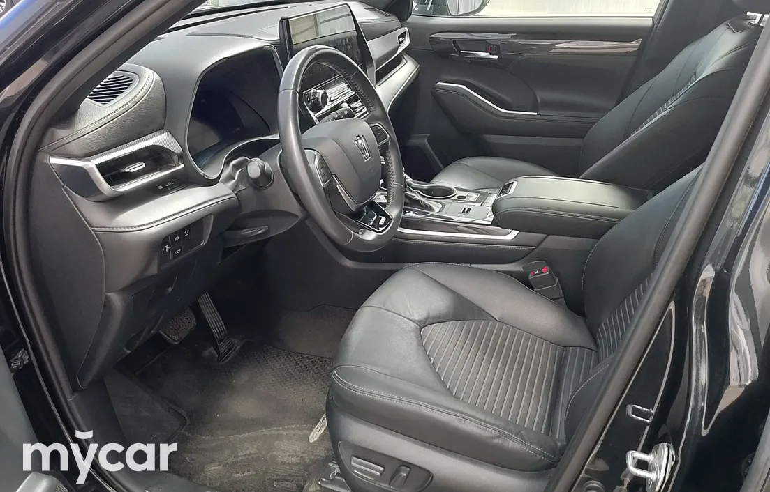 Toyota Crown Kluger 2022