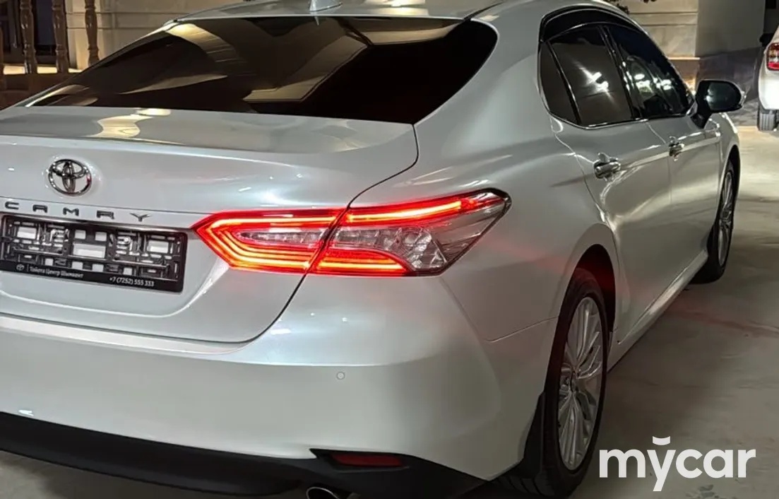 Toyota Camry 2019