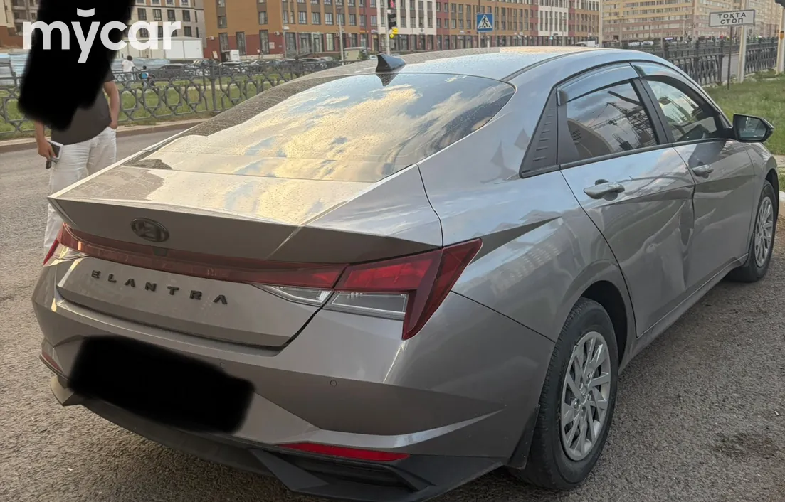 Hyundai Elantra 2021