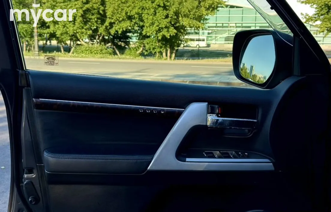 Toyota Land Cruiser 2013
