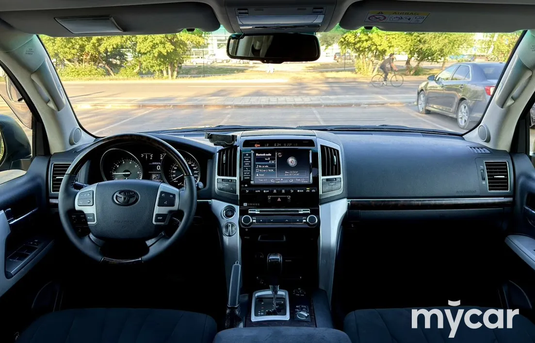 Toyota Land Cruiser 2013