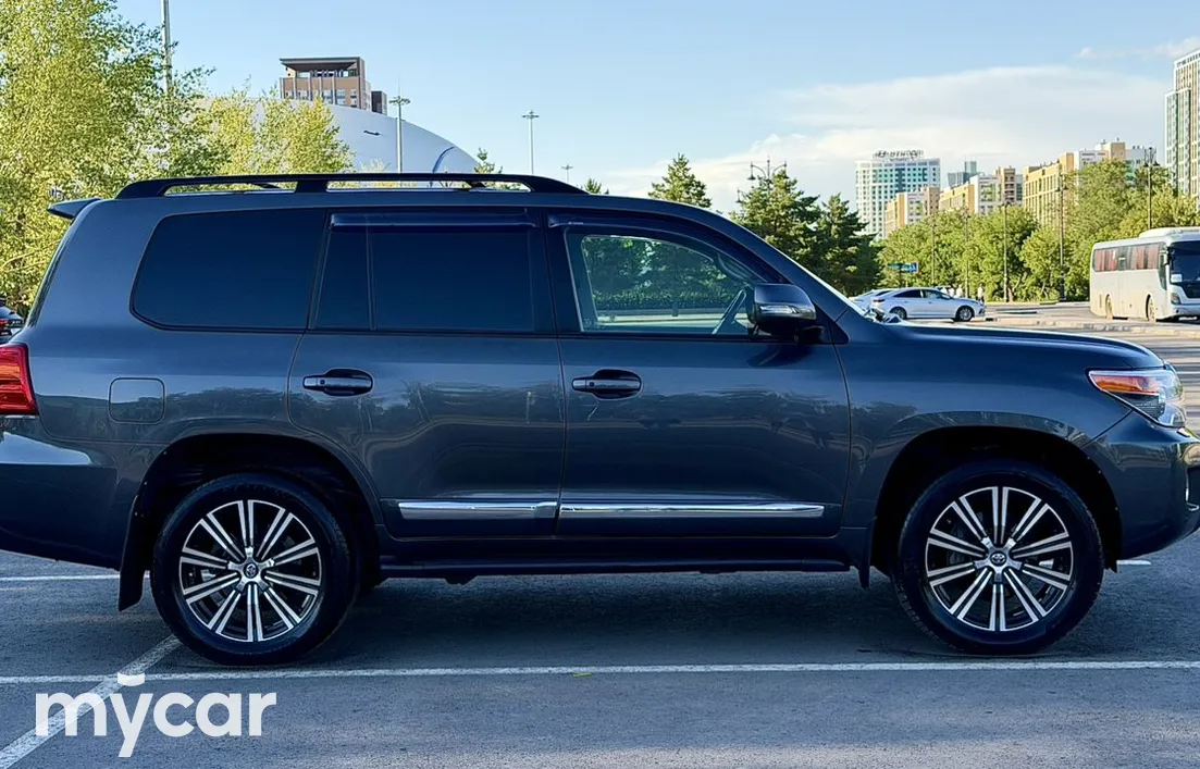 Toyota Land Cruiser 2013