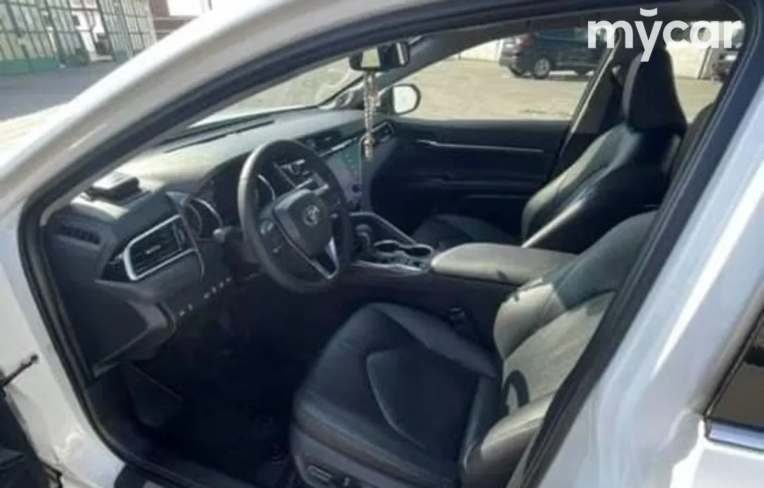Toyota Camry 2019