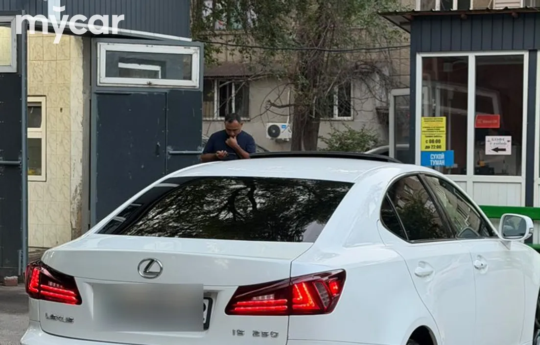 Lexus IS 2012