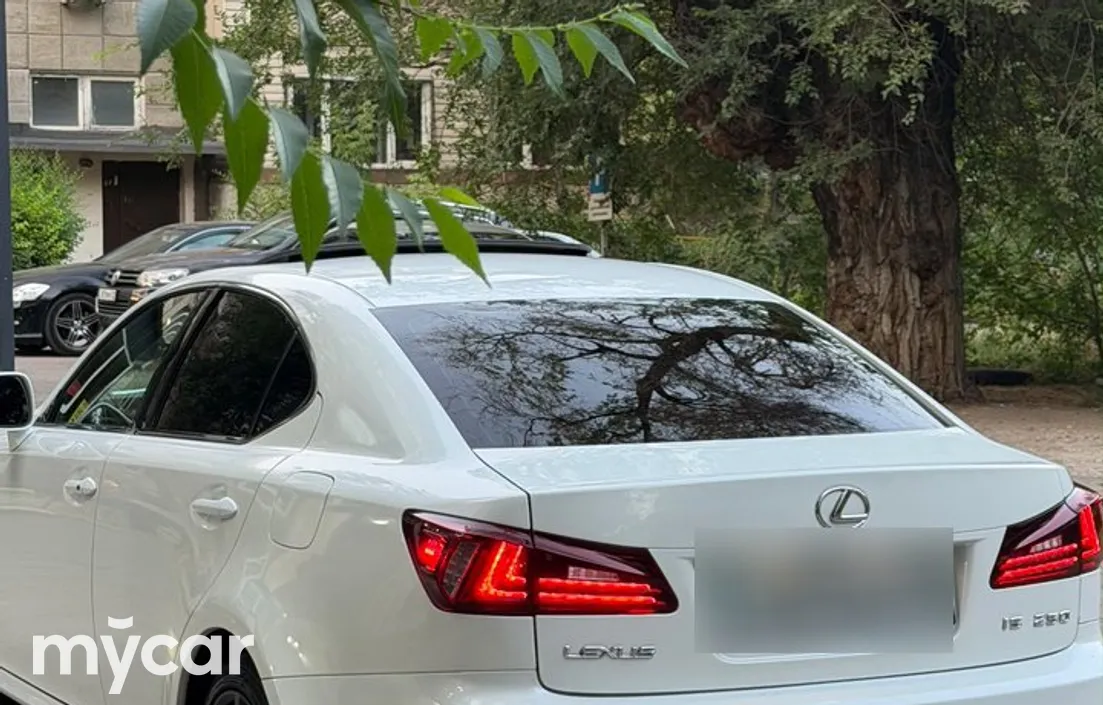 Lexus IS 2012