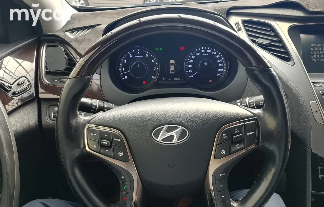 Hyundai Grandeur 2011