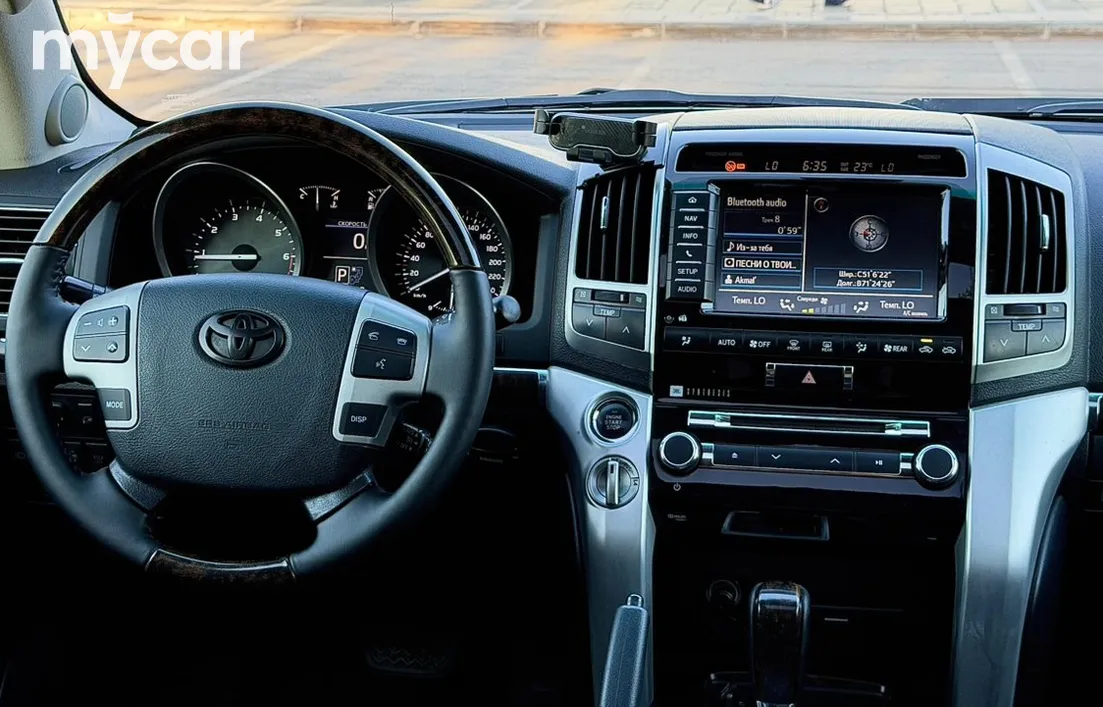 Toyota Land Cruiser 2013