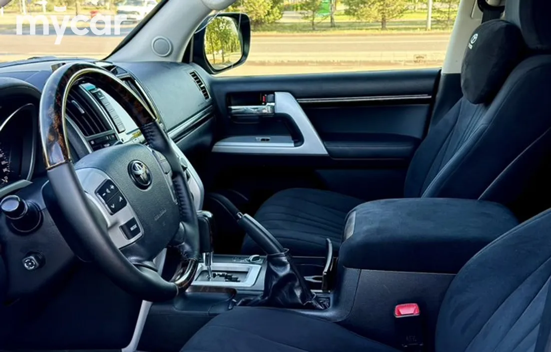 Toyota Land Cruiser 2013