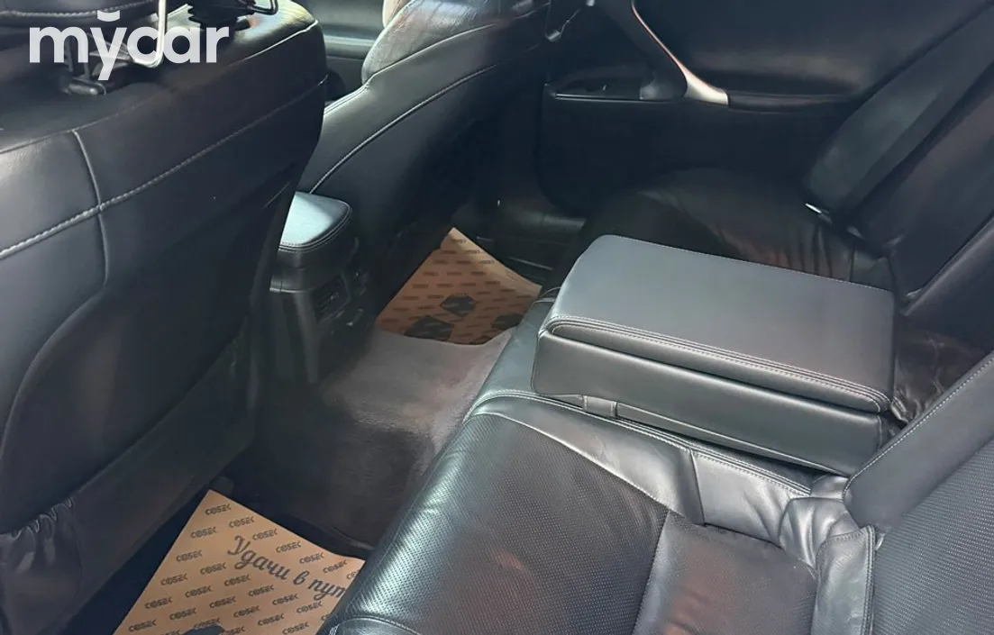 Lexus IS 2012