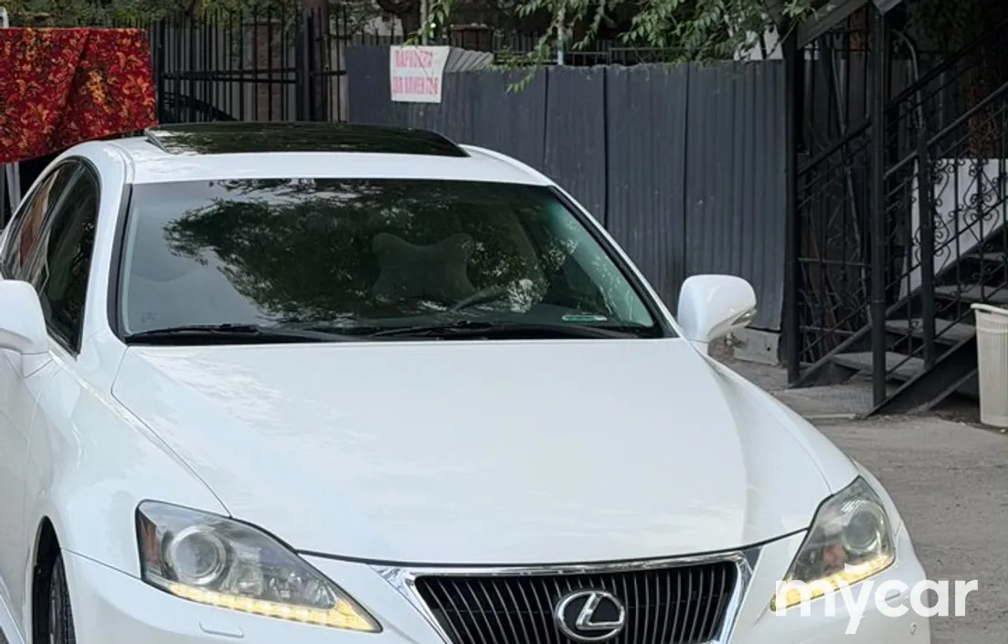 Lexus IS 2012