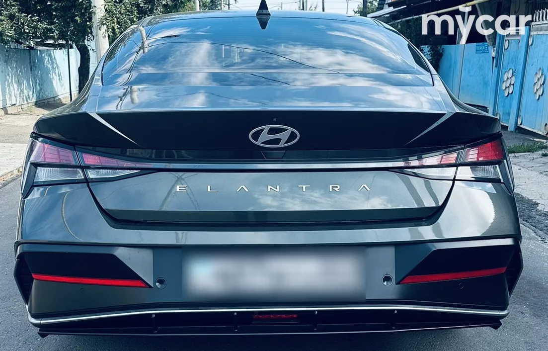Hyundai Elantra 2024
