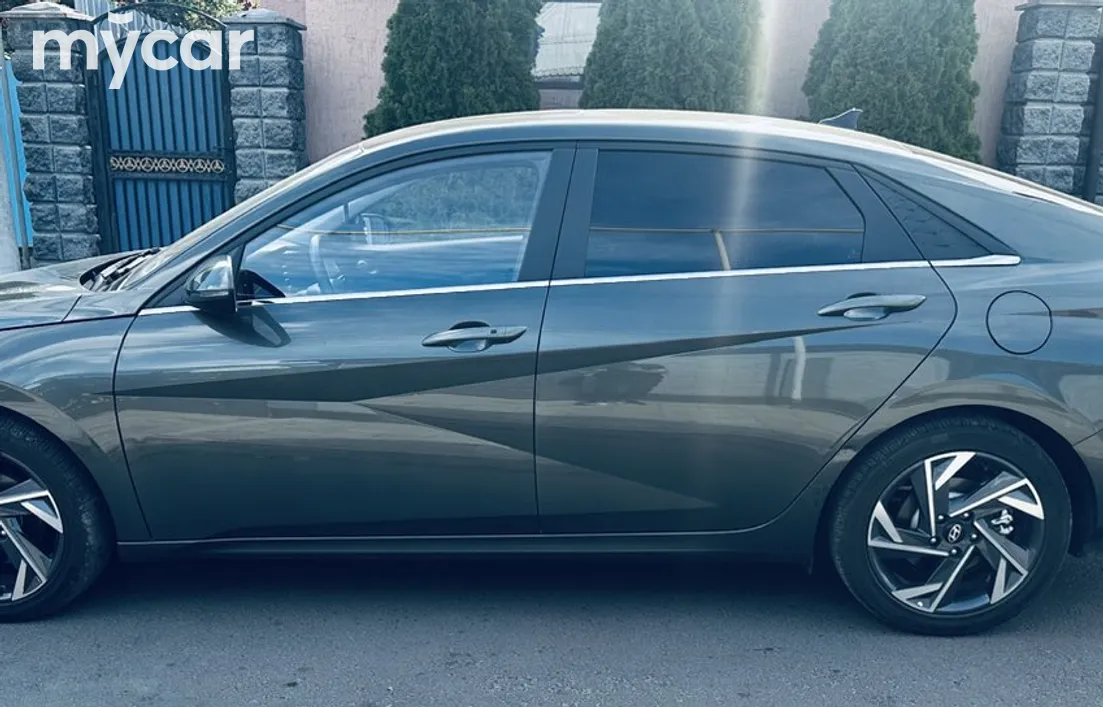 Hyundai Elantra 2024