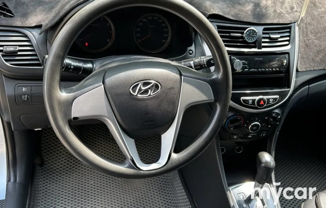 Hyundai Accent 2013