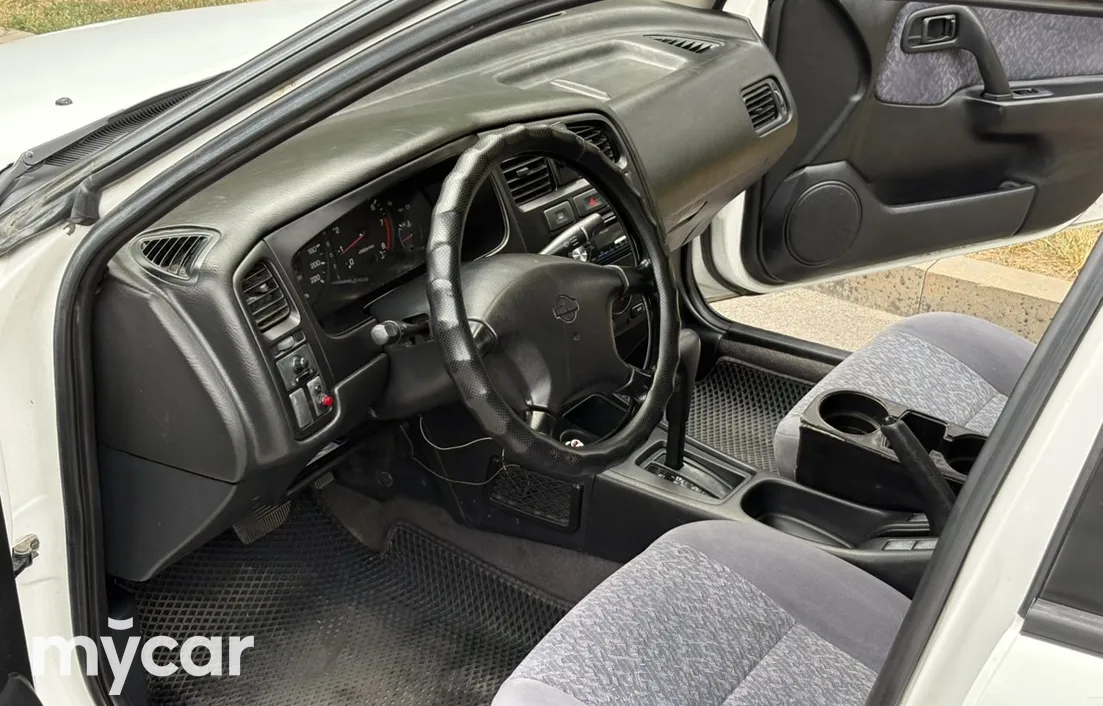 Nissan Primera 1999