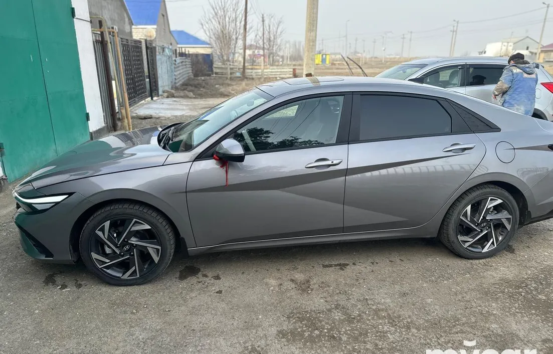 Hyundai Elantra 2024