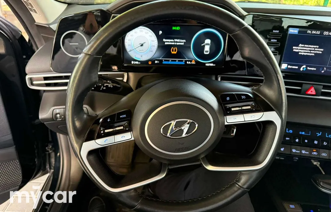 Hyundai Elantra 2023
