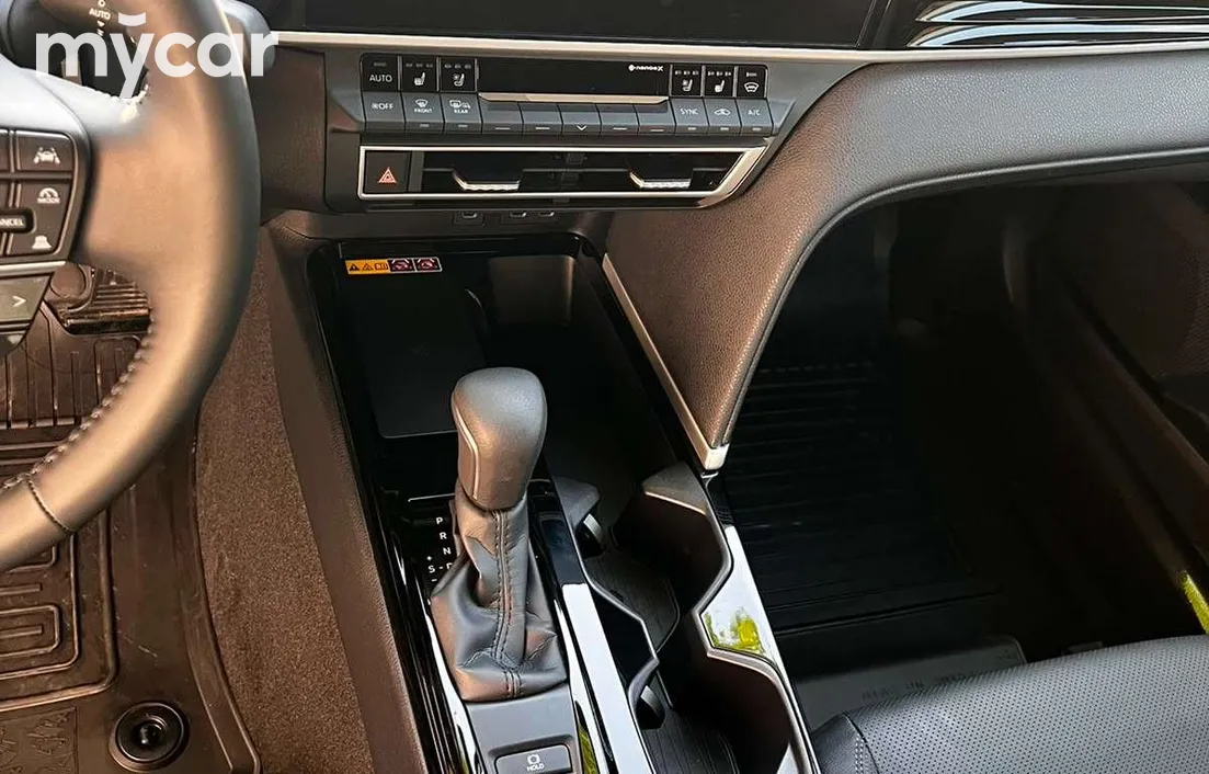 Toyota Camry 2025