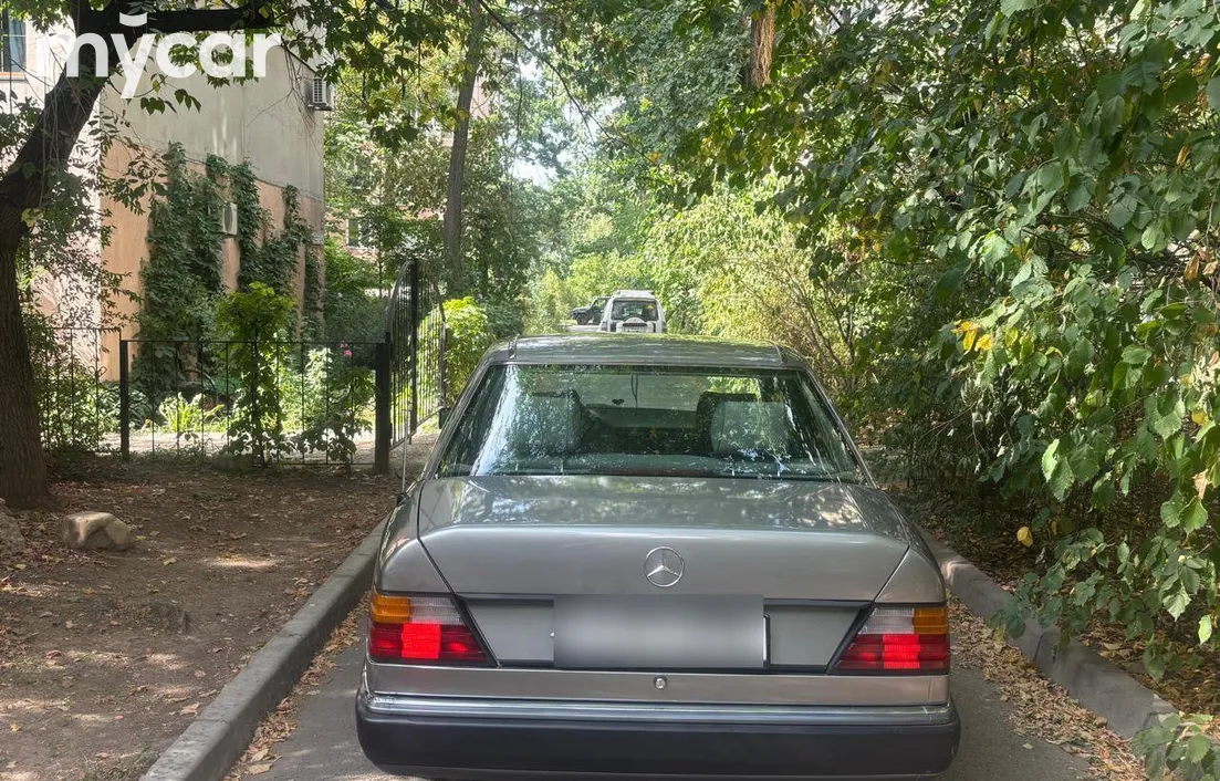 Mercedes-Benz E-Класс 1990