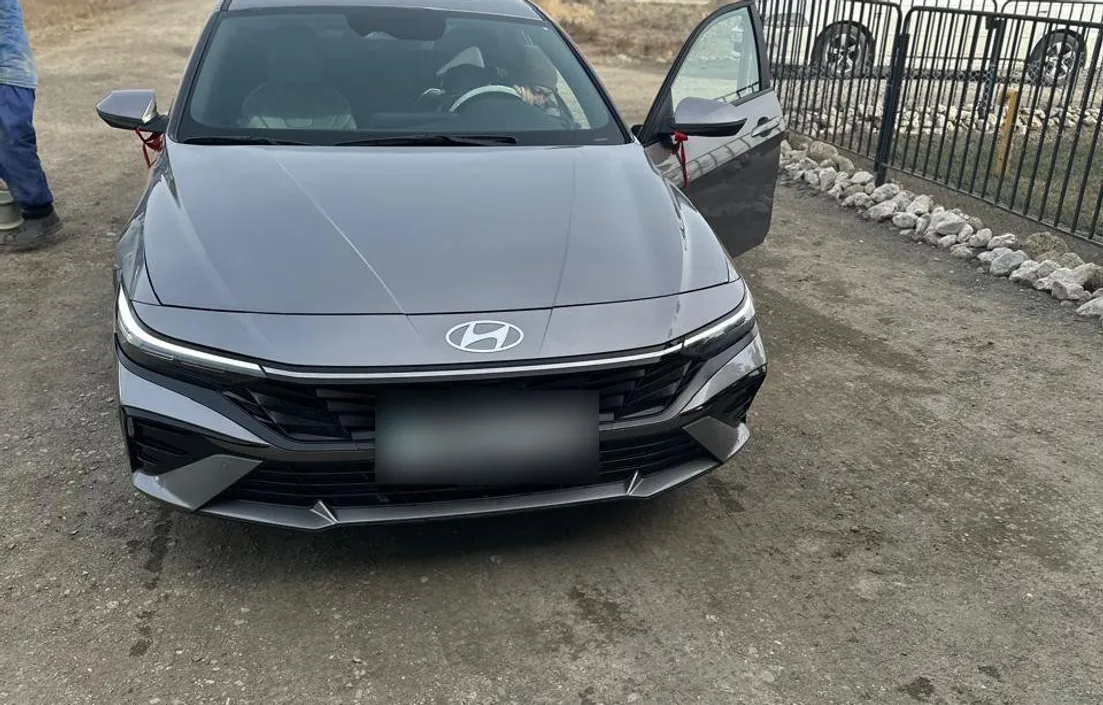 Hyundai Elantra 2024