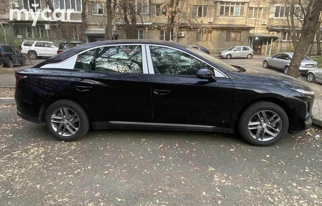 Hongqi E-QM5 2025