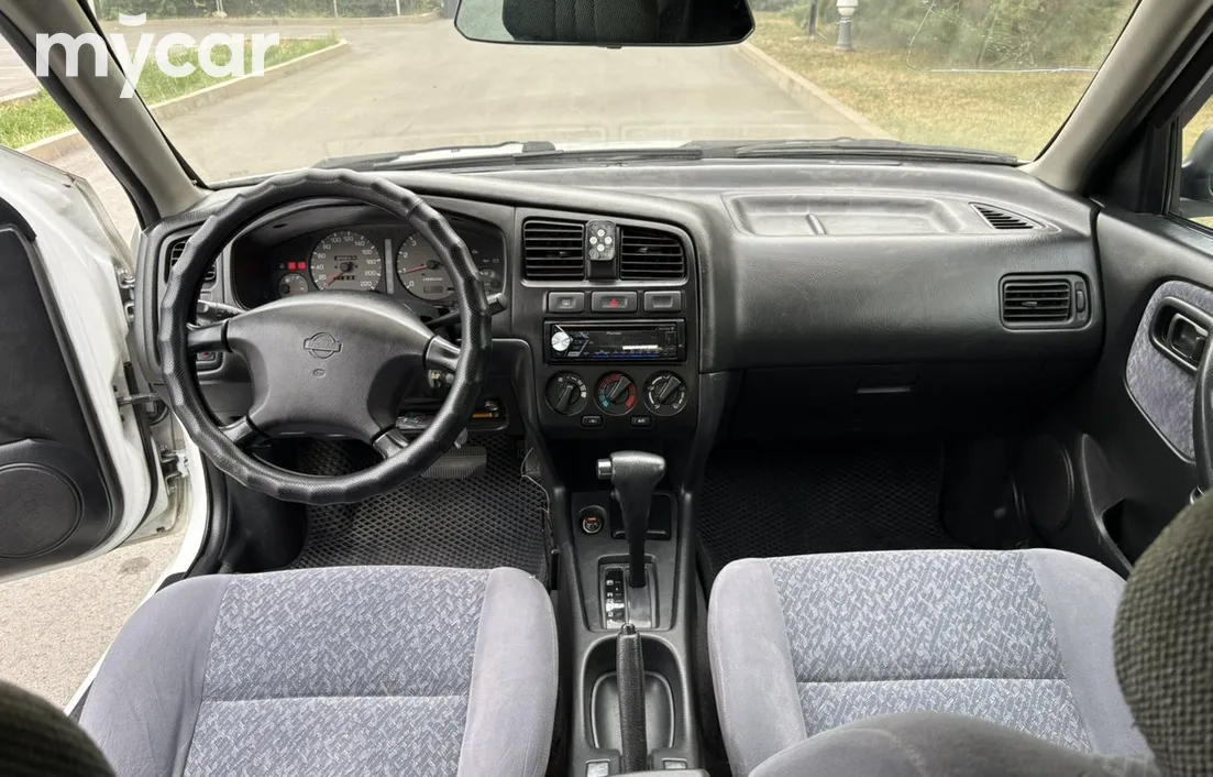 Nissan Primera 1999