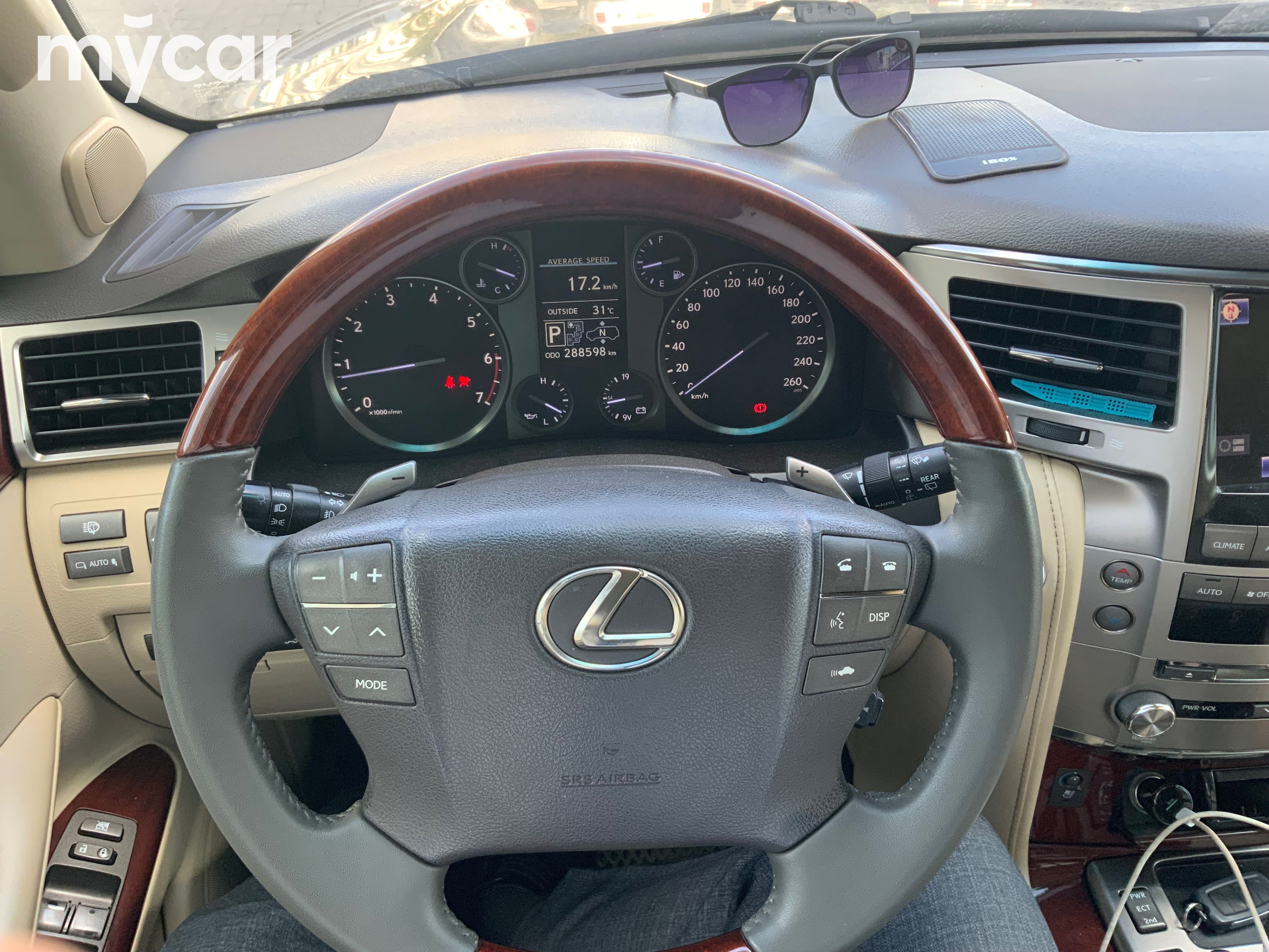 Lexus LX 2012