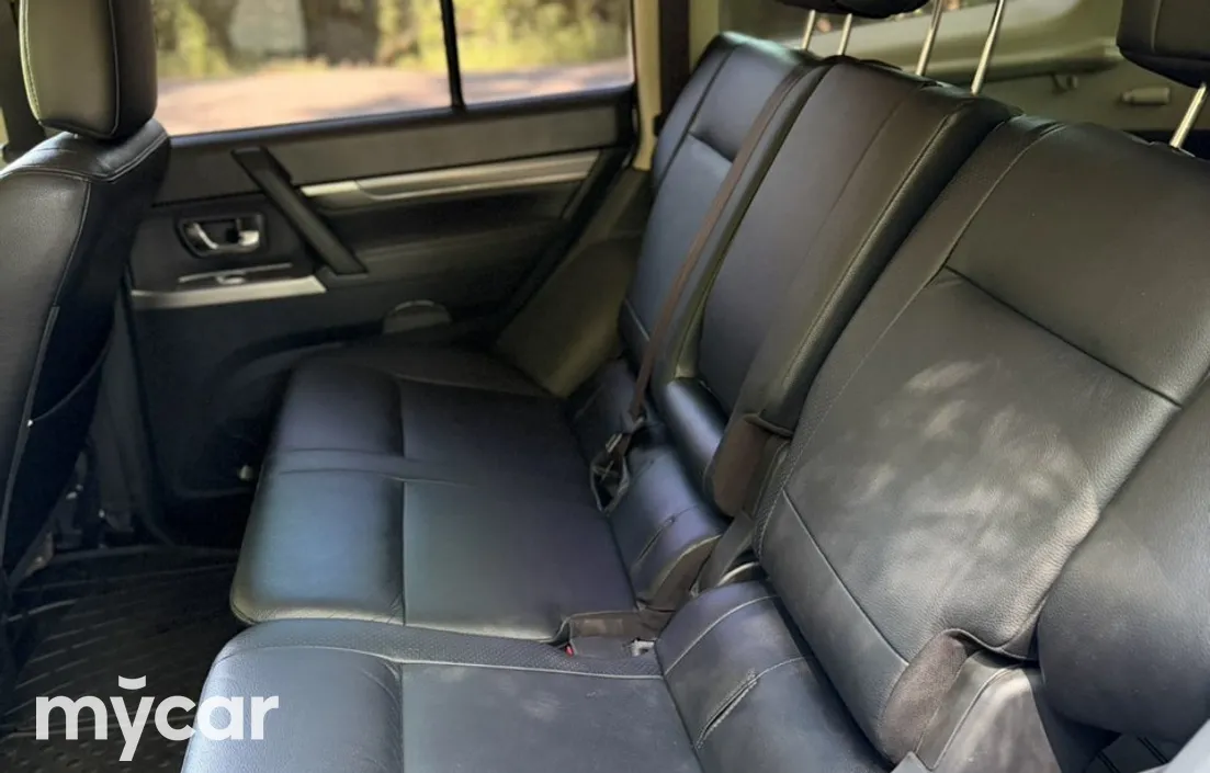 Mitsubishi Pajero 2012