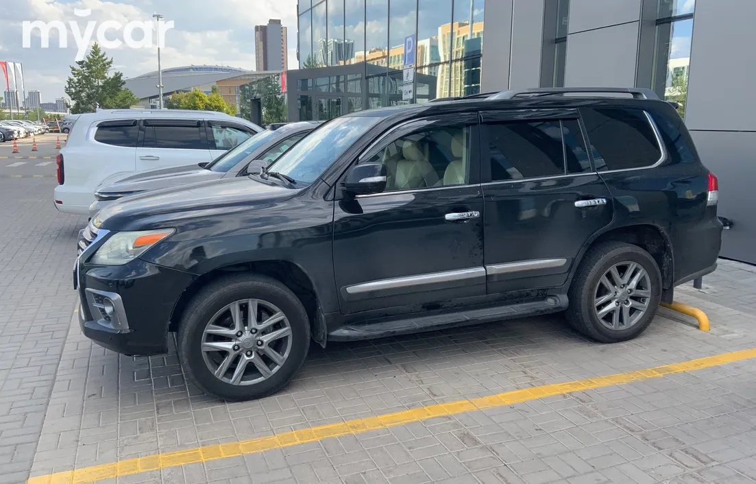 Lexus LX 2012