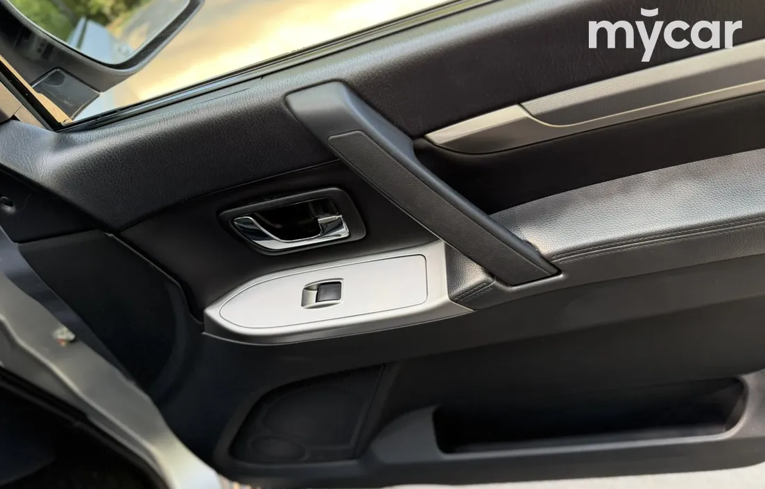 Mitsubishi Pajero 2012