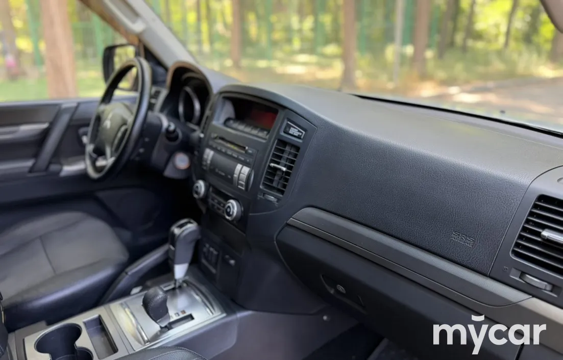 Mitsubishi Pajero 2012