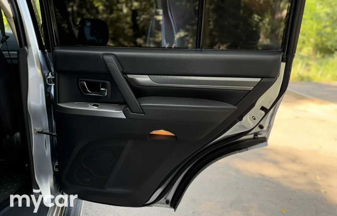Mitsubishi Pajero 2012