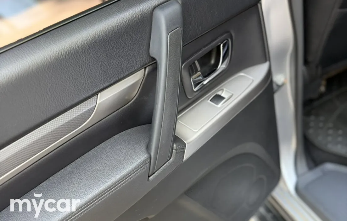 Mitsubishi Pajero 2012