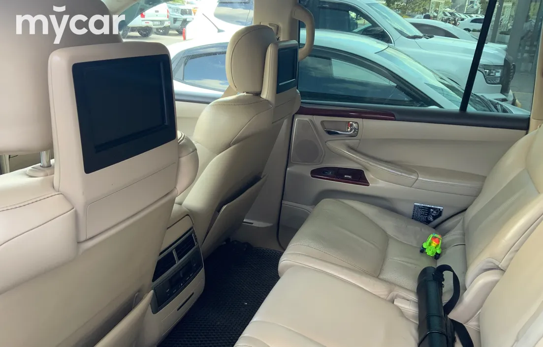 Lexus LX 2012