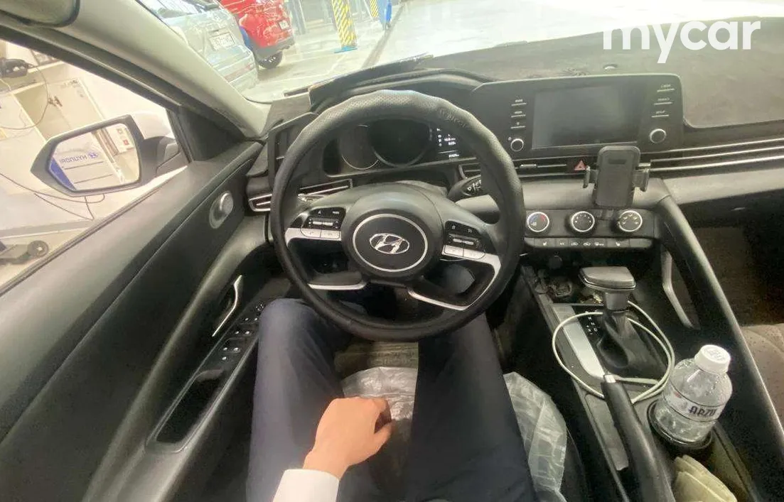 Hyundai Elantra 2023