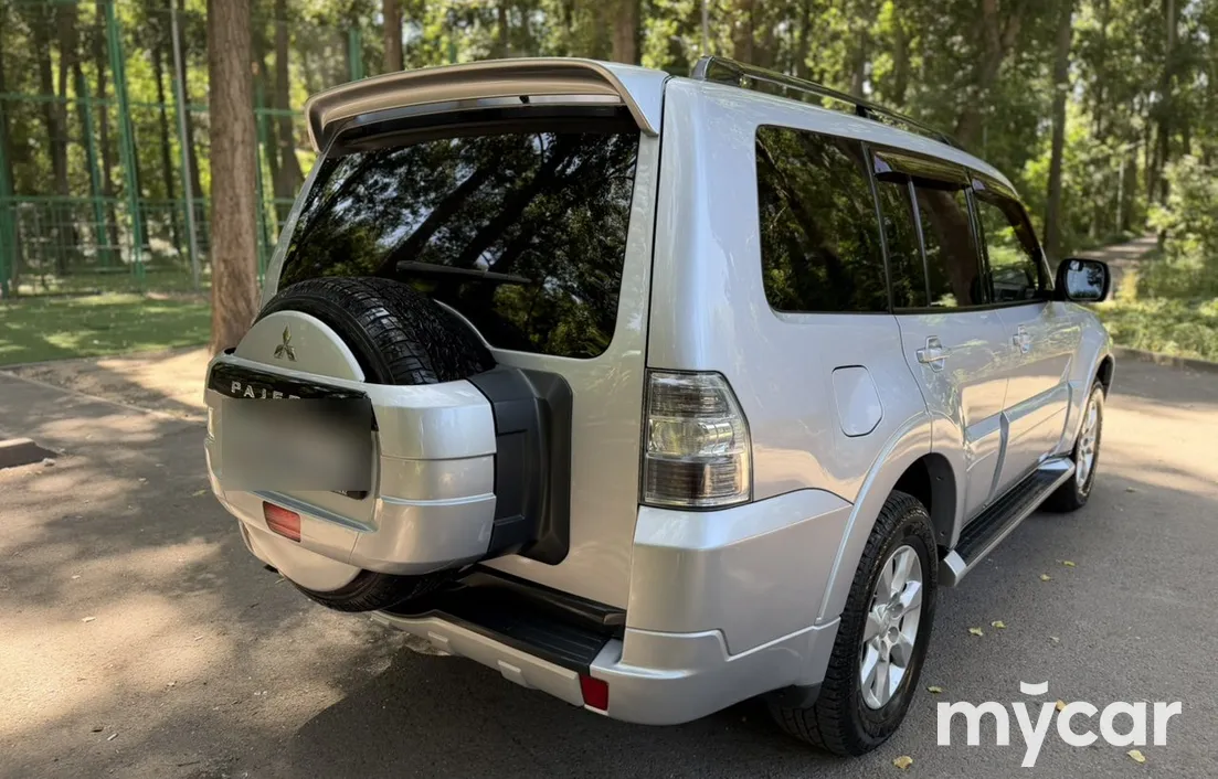 Mitsubishi Pajero 2012