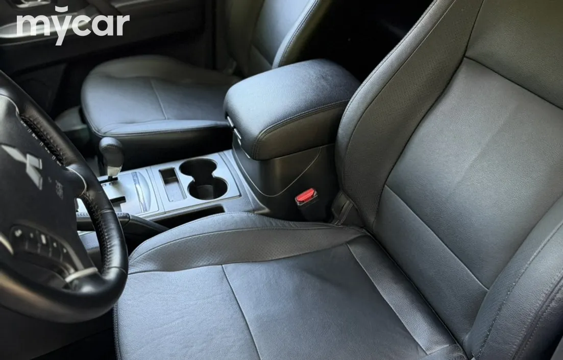 Mitsubishi Pajero 2012