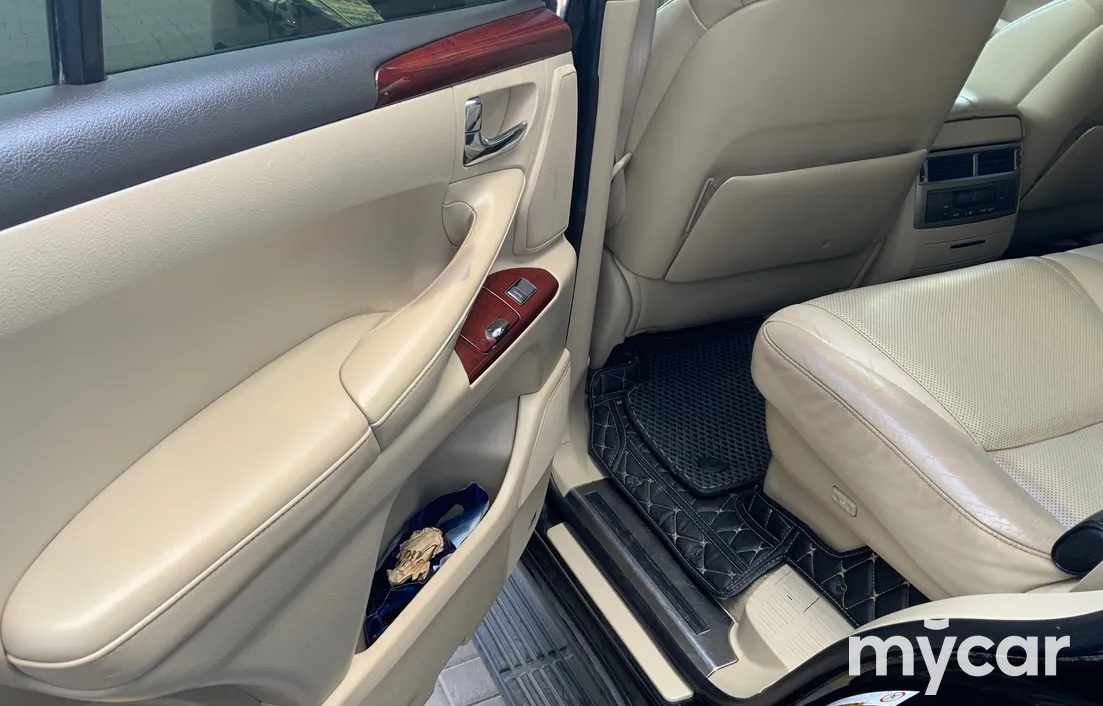Lexus LX 2012