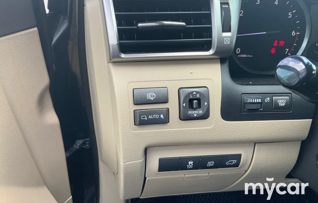 Lexus LX 2012