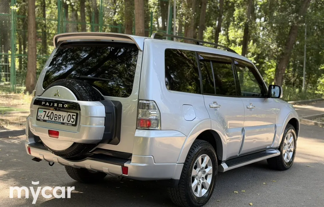 Mitsubishi Pajero 2012