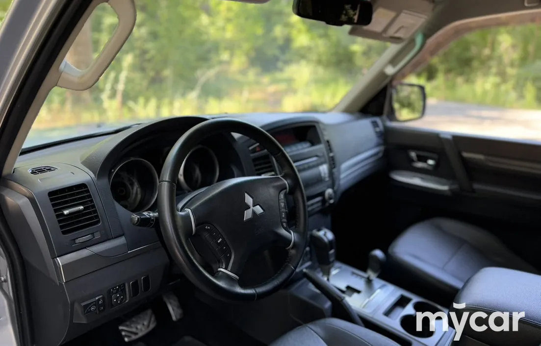 Mitsubishi Pajero 2012