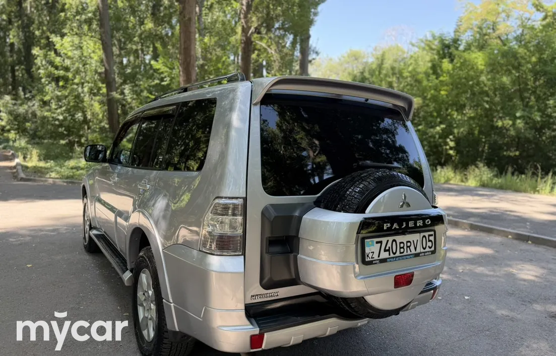 Mitsubishi Pajero 2012