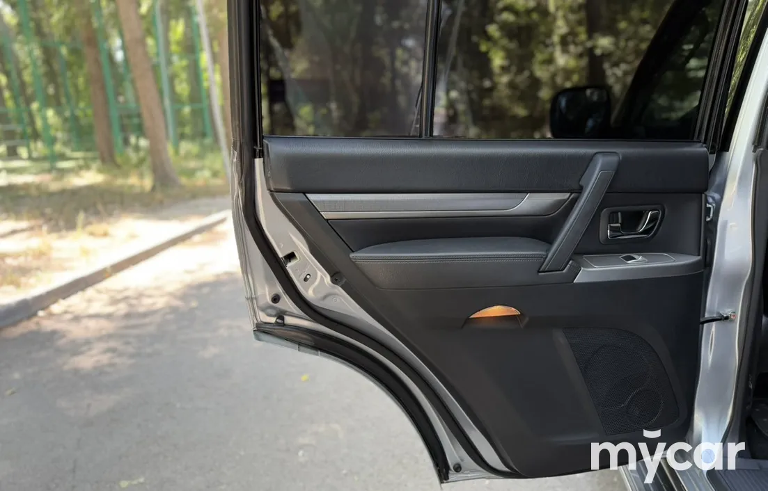 Mitsubishi Pajero 2012