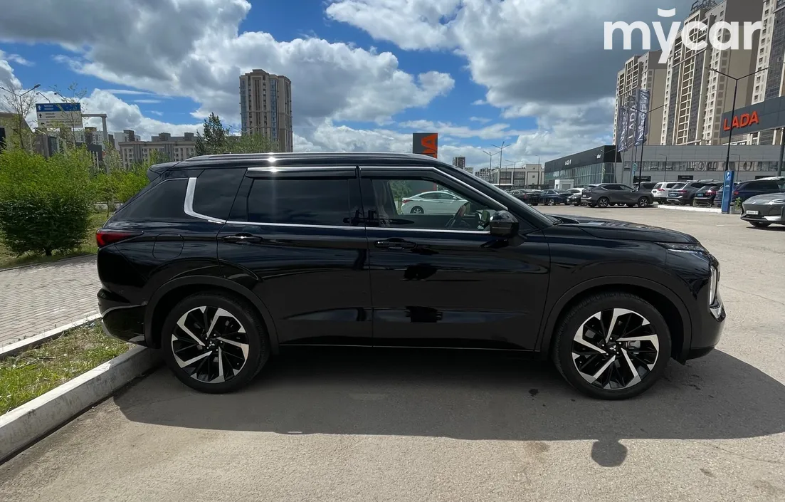 Mitsubishi Outlander 2023