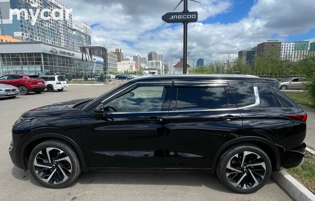 Mitsubishi Outlander 2023
