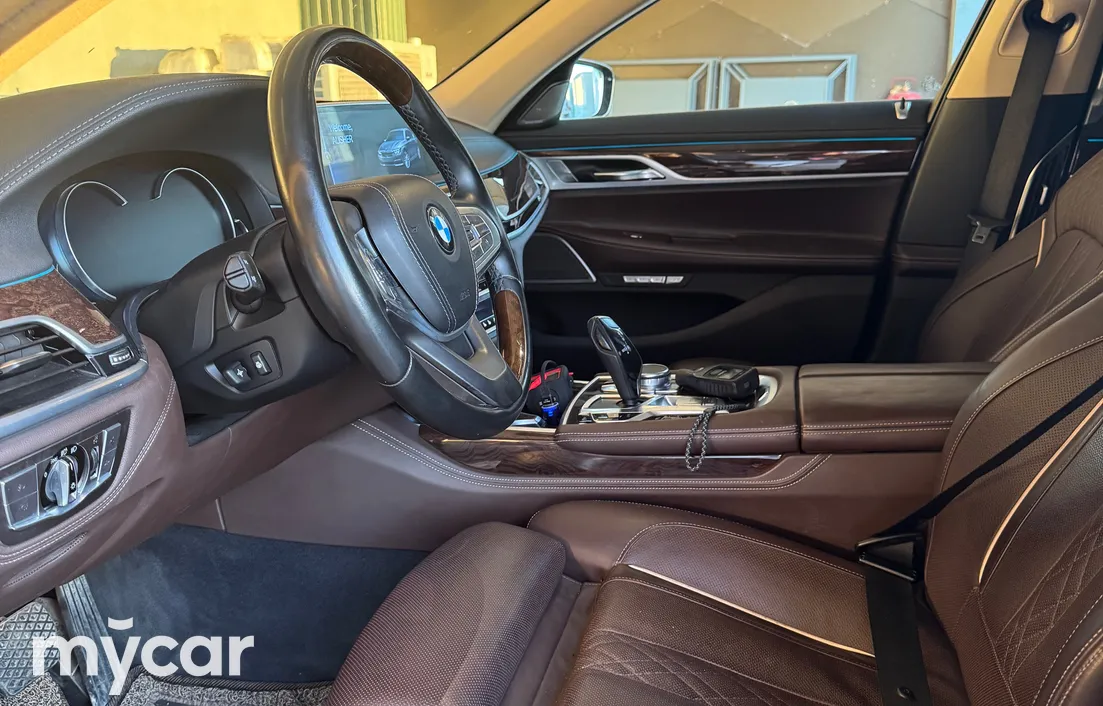 BMW 7 серия 2016