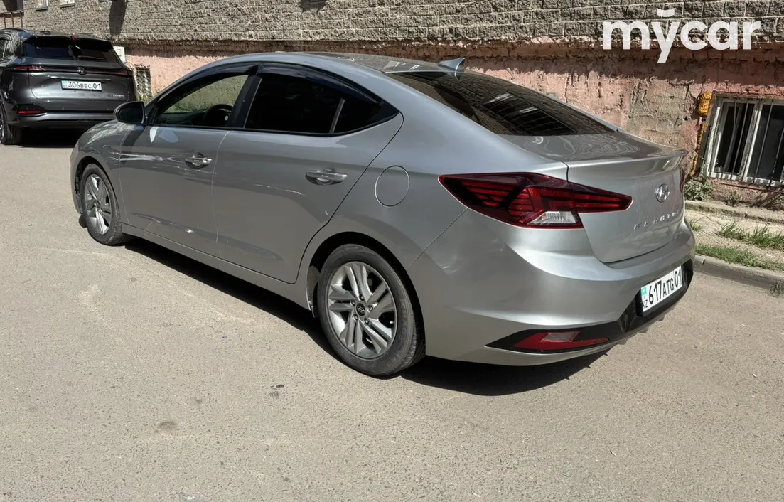 Hyundai Elantra 2019