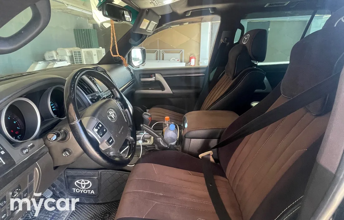 Toyota Land Cruiser 2010