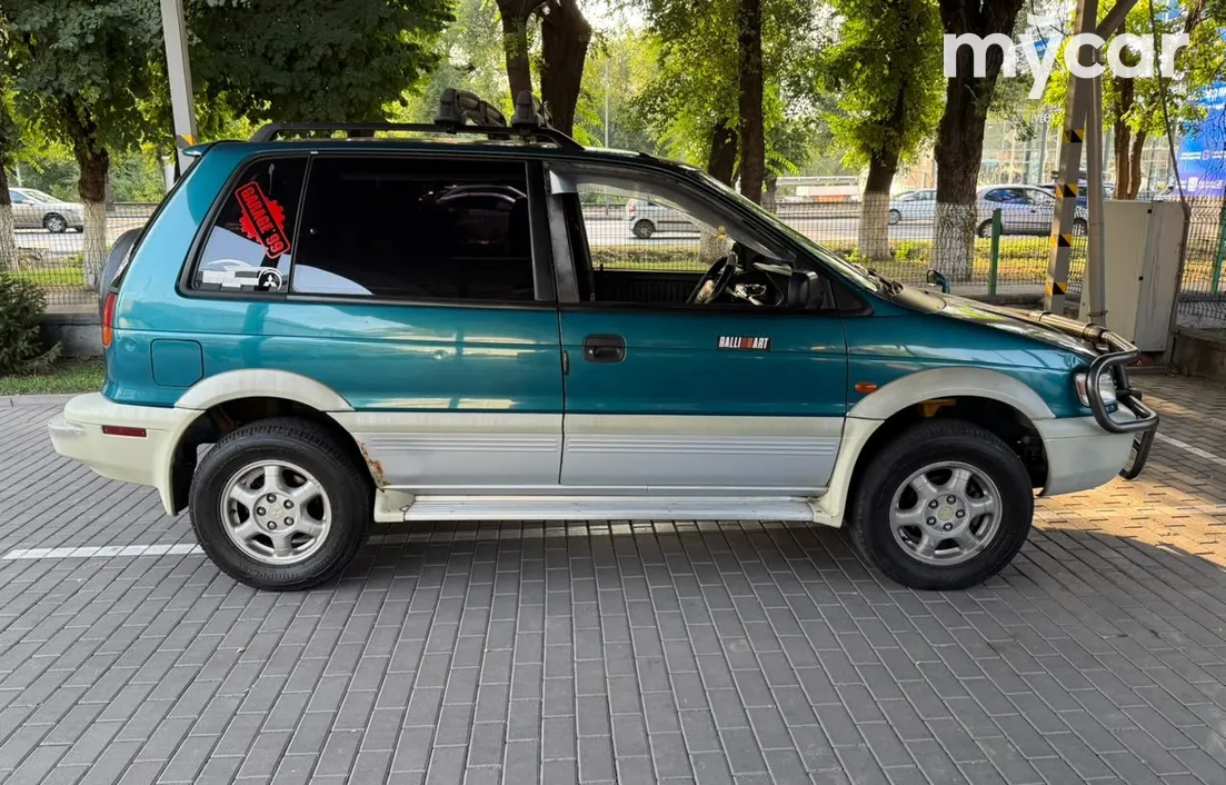 Mitsubishi RVR 1996