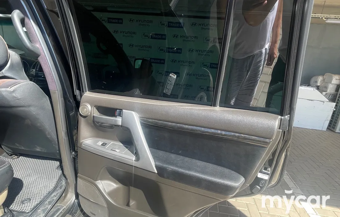 Toyota Land Cruiser 2010